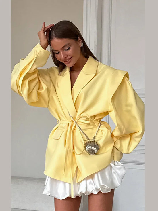 De Zivva Blazer met Vetersluiting en Schoudervulling