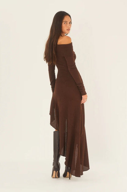 De Zivva Asymmetrische Off-Shoulder Jurk