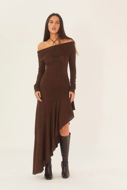De Zivva Asymmetrische Off-Shoulder Jurk