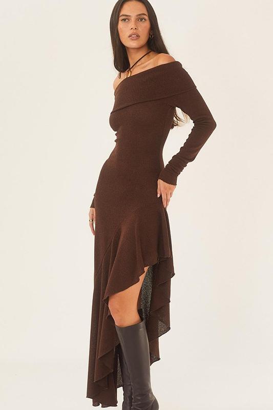 De Zivva Asymmetrische Off-Shoulder Jurk