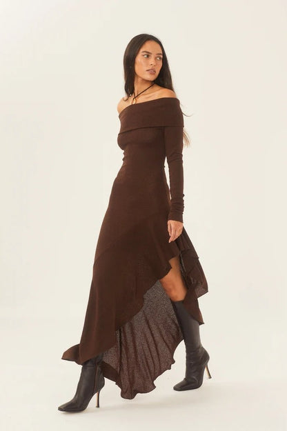 De Zivva Asymmetrische Off-Shoulder Jurk