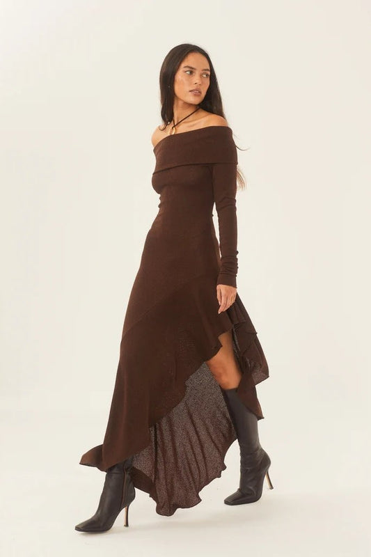 De Zivva Asymmetrische Off-Shoulder Jurk